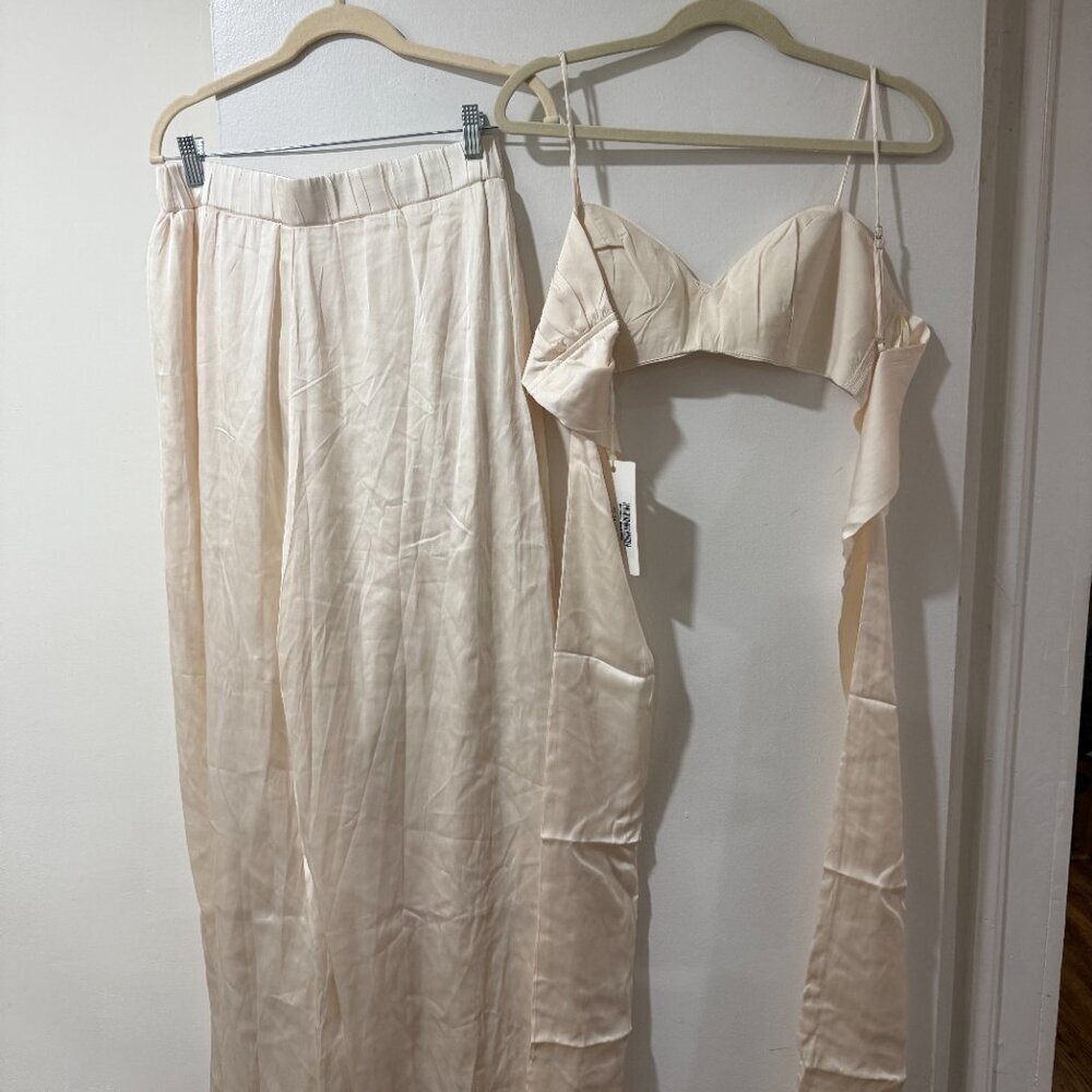 🏷 *NWT* 🤍✨ Saints & Secrets Tammi Satin Set Oyster XL (Crop Top + Pants)🤍✨ - Picture 14 of 14